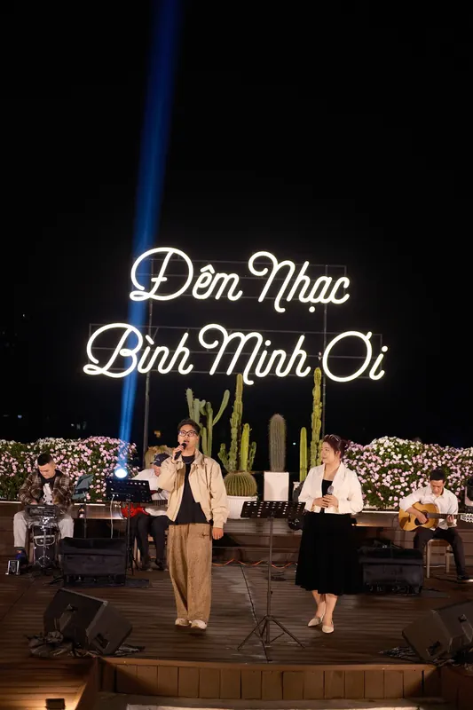 Sân khấu ngoài trời Đêm nhạc Bình Minh Ơi